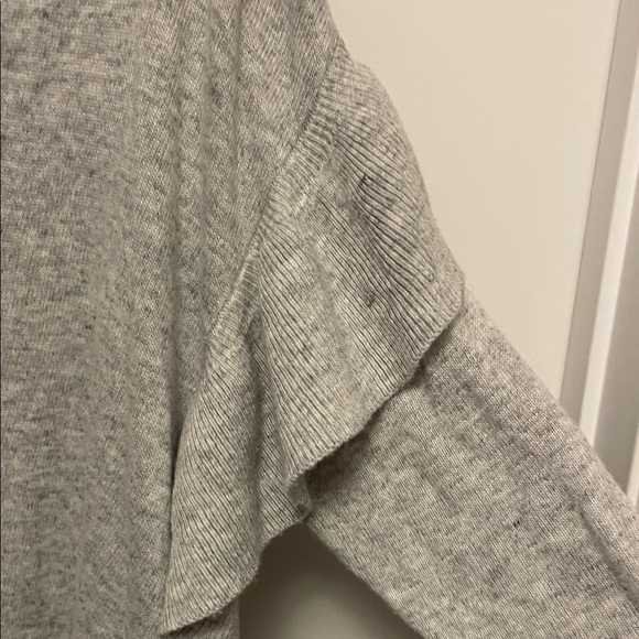 Anthropologie Line + Dot Grey Heathered Sweater With Shoulder Ruffle Size Small - Picture 5 of 10